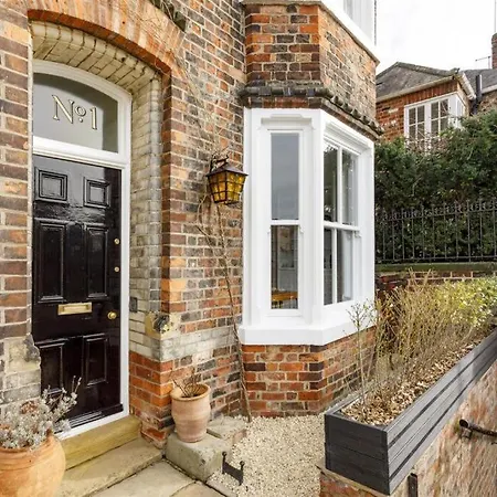 4 Bed Town House With Views Of Clifford & River Ouse Hébergement de vacances *