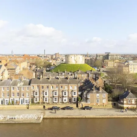 4 Bed Town House With Views Of Clifford & River Ouse 펜션 요크