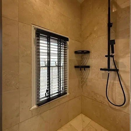 4 Bed Town House With Views Of Clifford & River Ouse 펜션