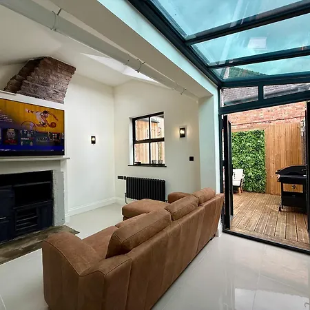 4 Bed Town House With Views Of Clifford & River Ouse 펜션 *