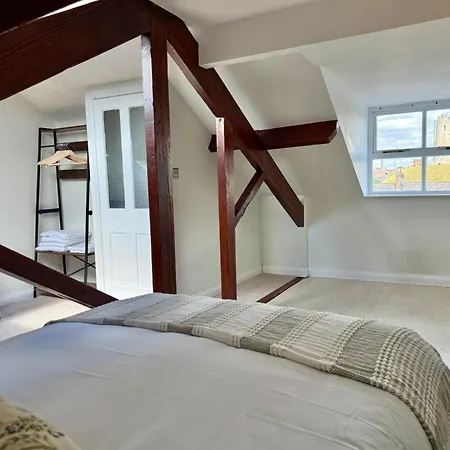 4 Bed Town House With Views Of Clifford & River Ouse 펜션 *