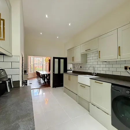 4 Bed Town House With Views Of Clifford & River Ouse *