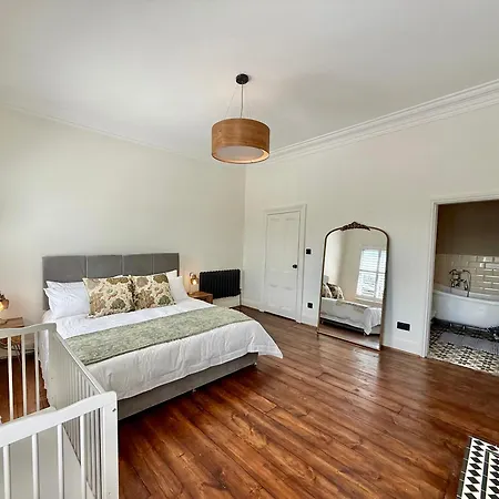 4 Bed Town House With Views Of Clifford & River Ouse Hébergement de vacances