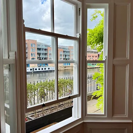 4 Bed Town House With Views Of Clifford & River Ouse * 요크