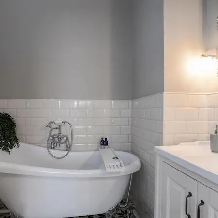 4 Bed Town House With Views Of Clifford & River Ouse Nyaraló York