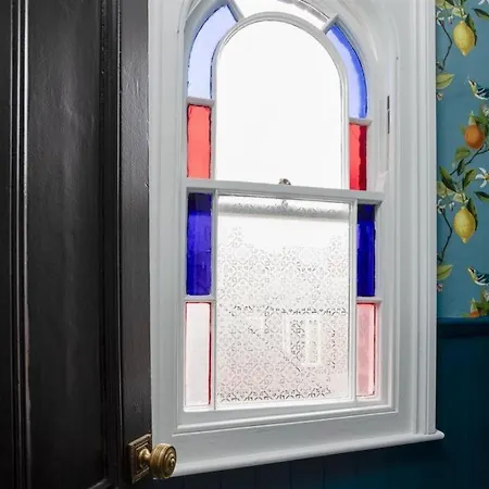 4 Bed Town House With Views Of Clifford & River Ouse